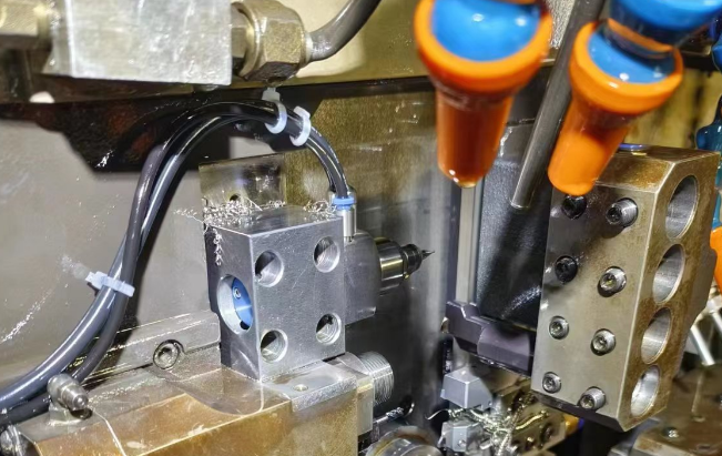 津上走心机侧面加装<a href='/zouxinjigaopinx.htm' class='keys' title='点击查看关于高频铣的相关信息' target='_blank'>高频铣</a>.jpg